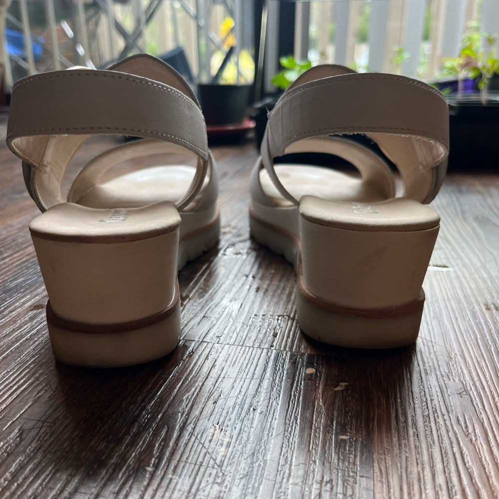 White Chunky Sandals, size 7.5 - Picture 3 of 7
